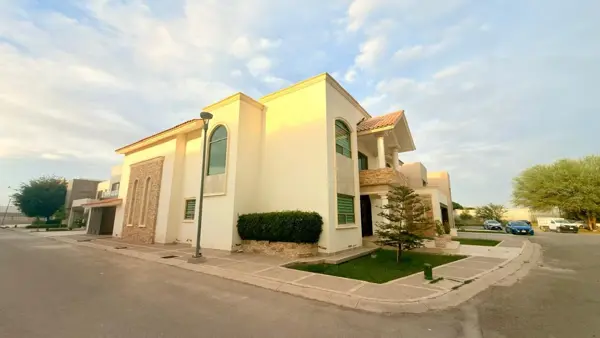 Casa en venta en Las Trojes, Torreón — foto 2 de 52