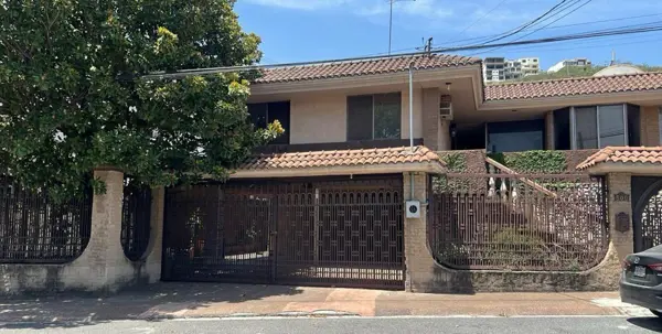 CASA EN VENTA VISTA HERMOSA MTY