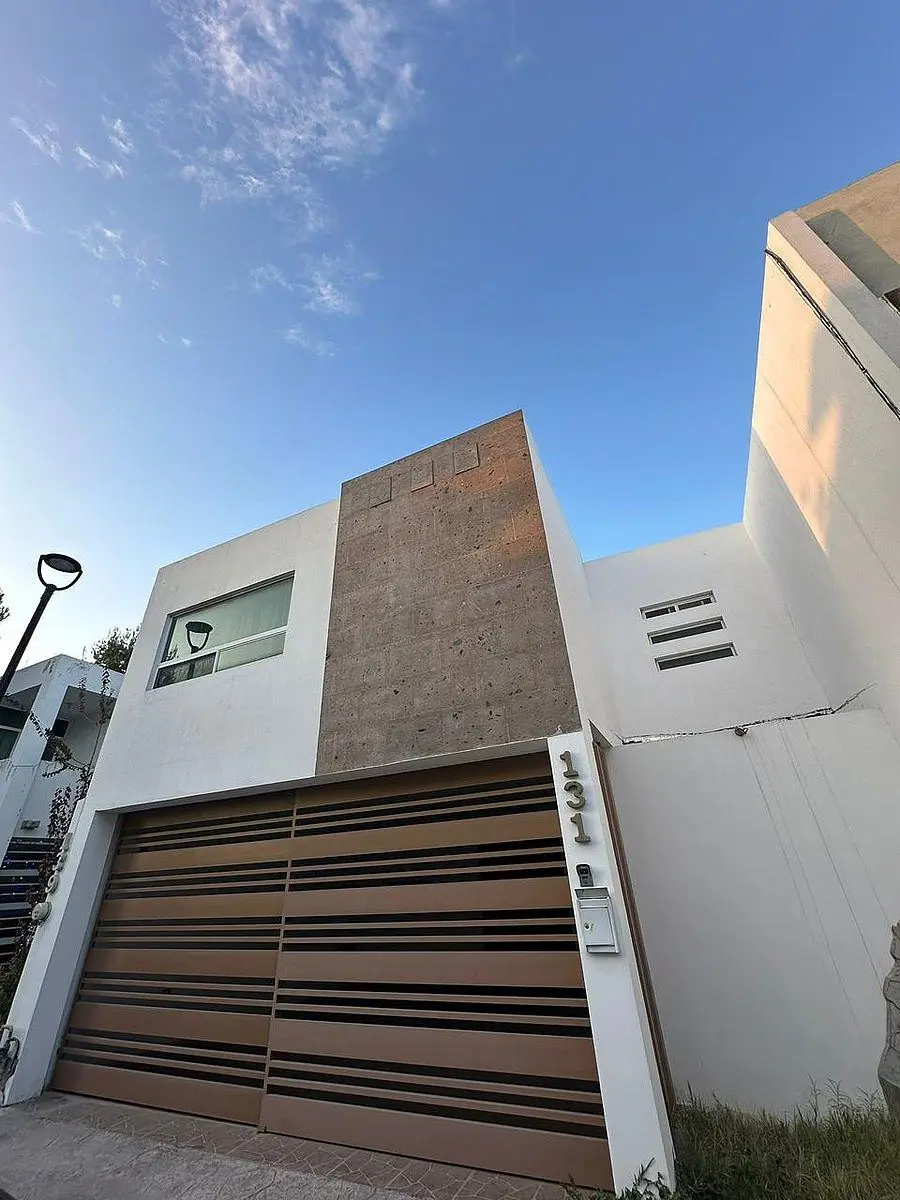 Casa en venta en Villas de San Sebastián, Saltillo — foto 1 de 18