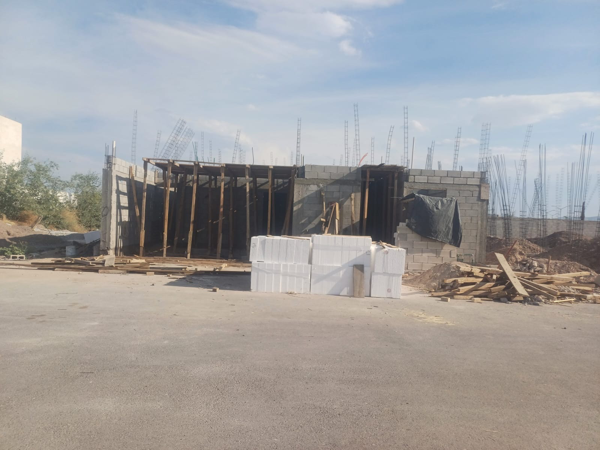 Casa en obra negra en Viñedos