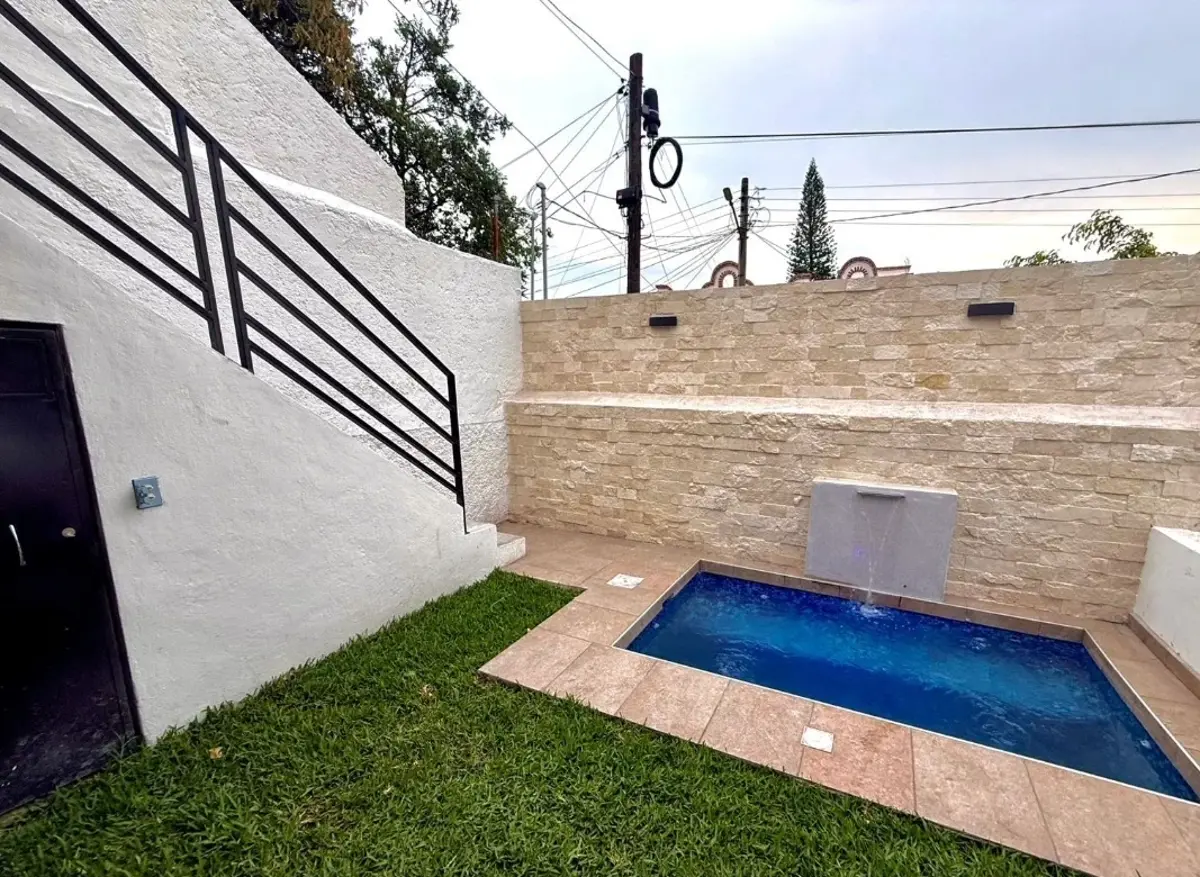 Casa en venta en Jardines de Cuernavaca, Cuernavaca — foto 1 de 12