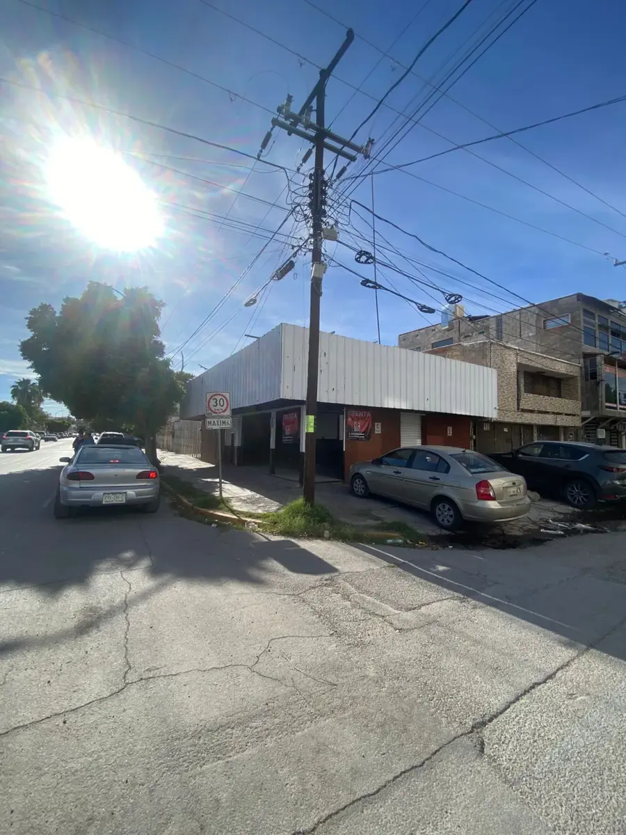 ? Local en renta con excelente ubicación, ideal para quienes necesitan estar muy a la vista ? Local en renta con excelente ubicación, ideal para quienes necesitan estar muy a la vista
