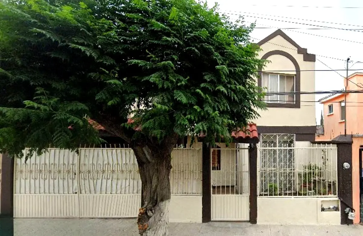 Casa en venta en Los Arcos, Saltillo — foto 1 de 11