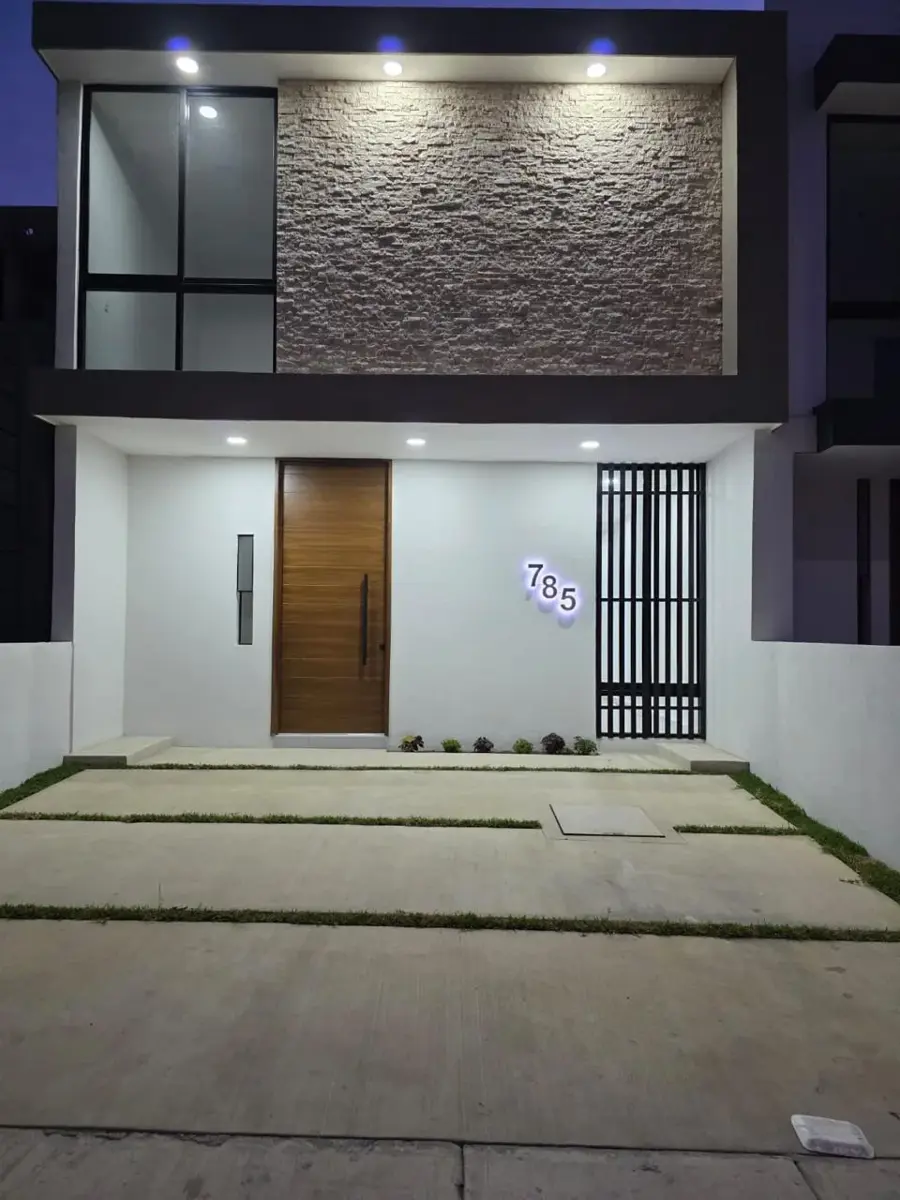 Casa en venta en Jardines del Llano, Villa de Álvarez — foto 1 de 12