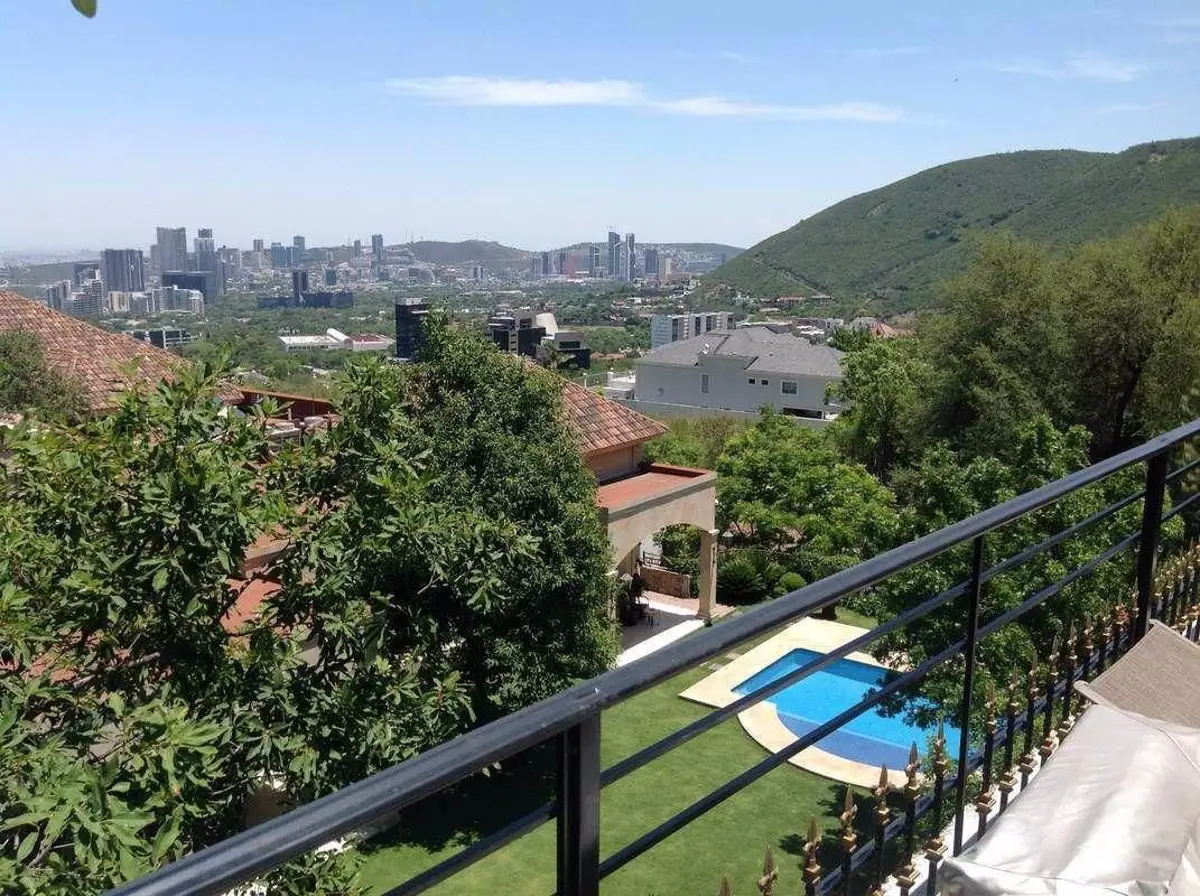 Casa en venta en Valle de San Ángel, San Pedro Garza García — foto 1 de 51