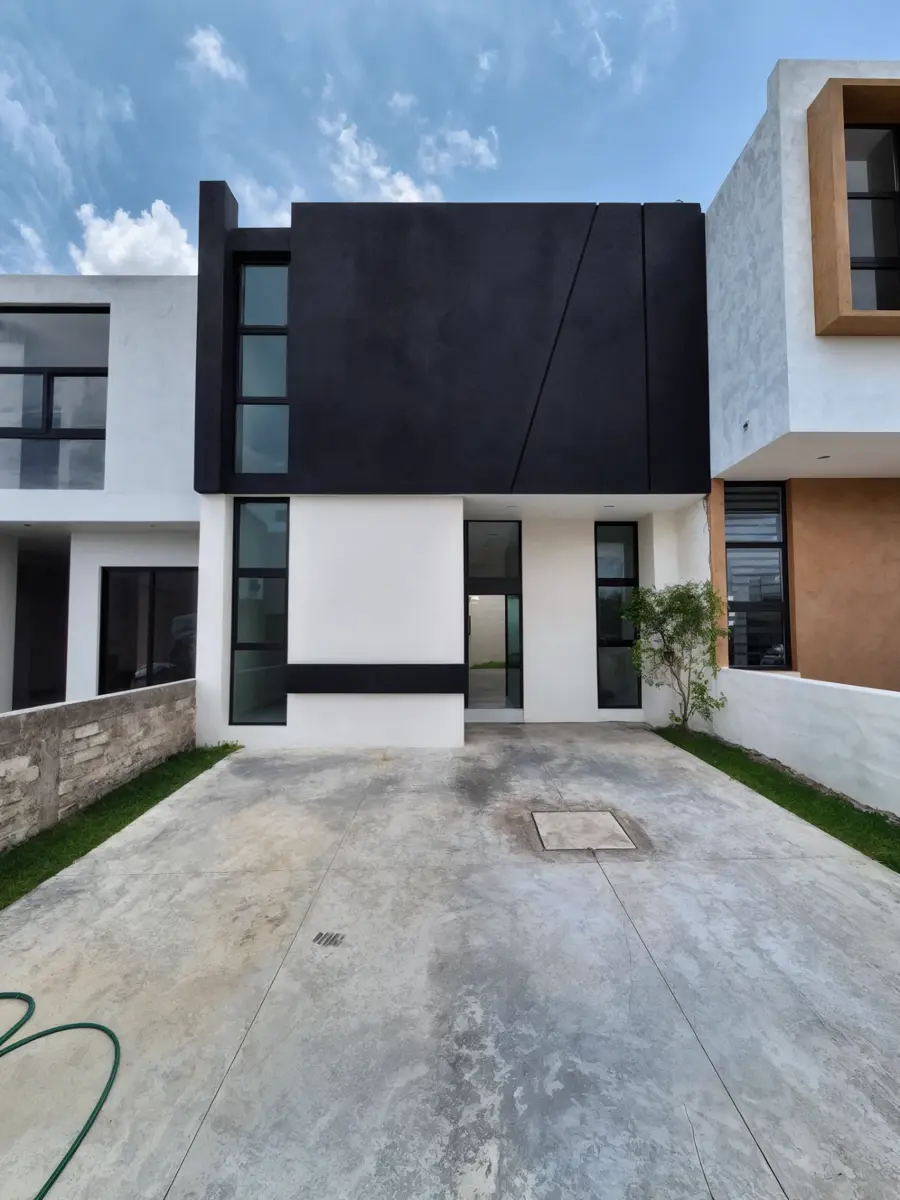 Casa en venta en Jardines del Llano, Villa de Álvarez — foto 1 de 13