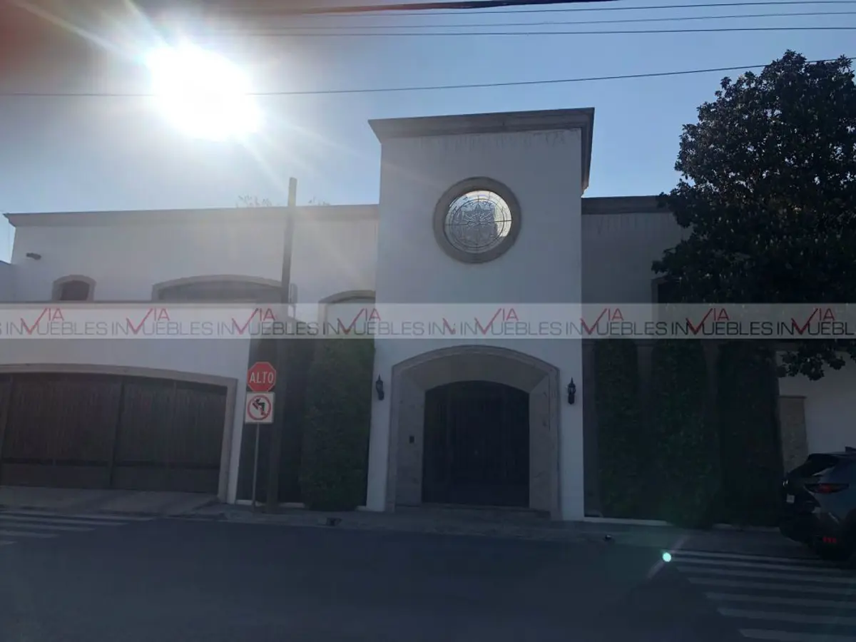 Casa en venta en Del Valle, San Pedro Garza García — foto 1 de 24