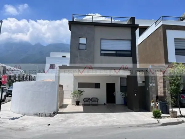 Casa en venta en Porto Cumbres, García — foto 3 de 10