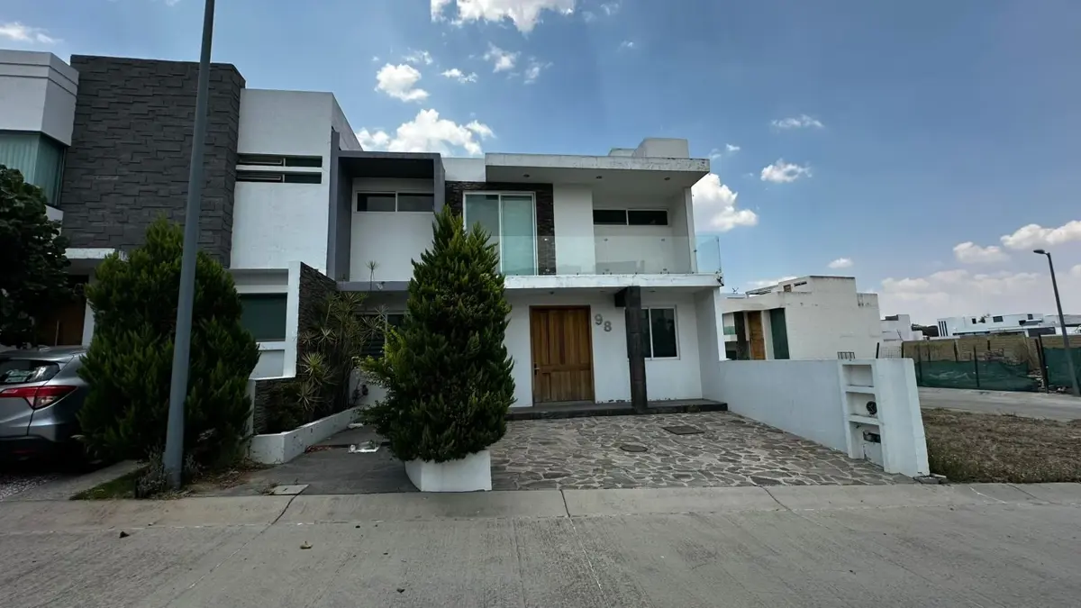 Casa en venta en Valle Imperial, Zapopan — foto 1 de 37