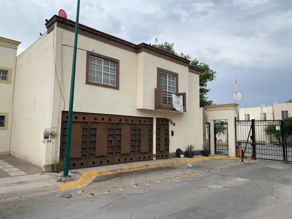 CASA EN VENTA CON ALBERCA EN AMPLIACIÓN SENDEROS CASA EN VENTA CON ALBERCA EN AMPLIACIÓN SENDEROS