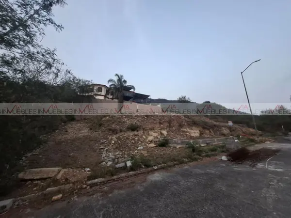 Terreno en venta en Bosques de las Lomas, Santiago — foto 3 de 15