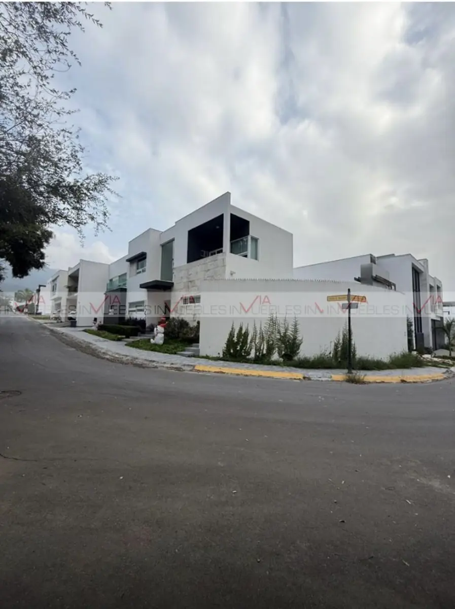 Casa en venta en Valle de Cristal, Monterrey — foto 1 de 11