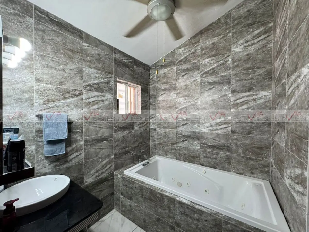 Casa en venta en Residencial Cumbres, Monterrey — foto 1 de 20