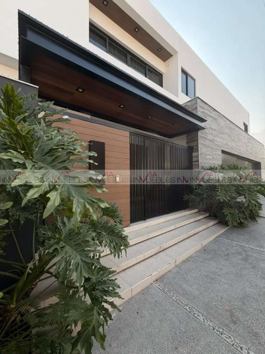 Casa en venta en Del Valle, San Pedro Garza García — foto 1 de 20
