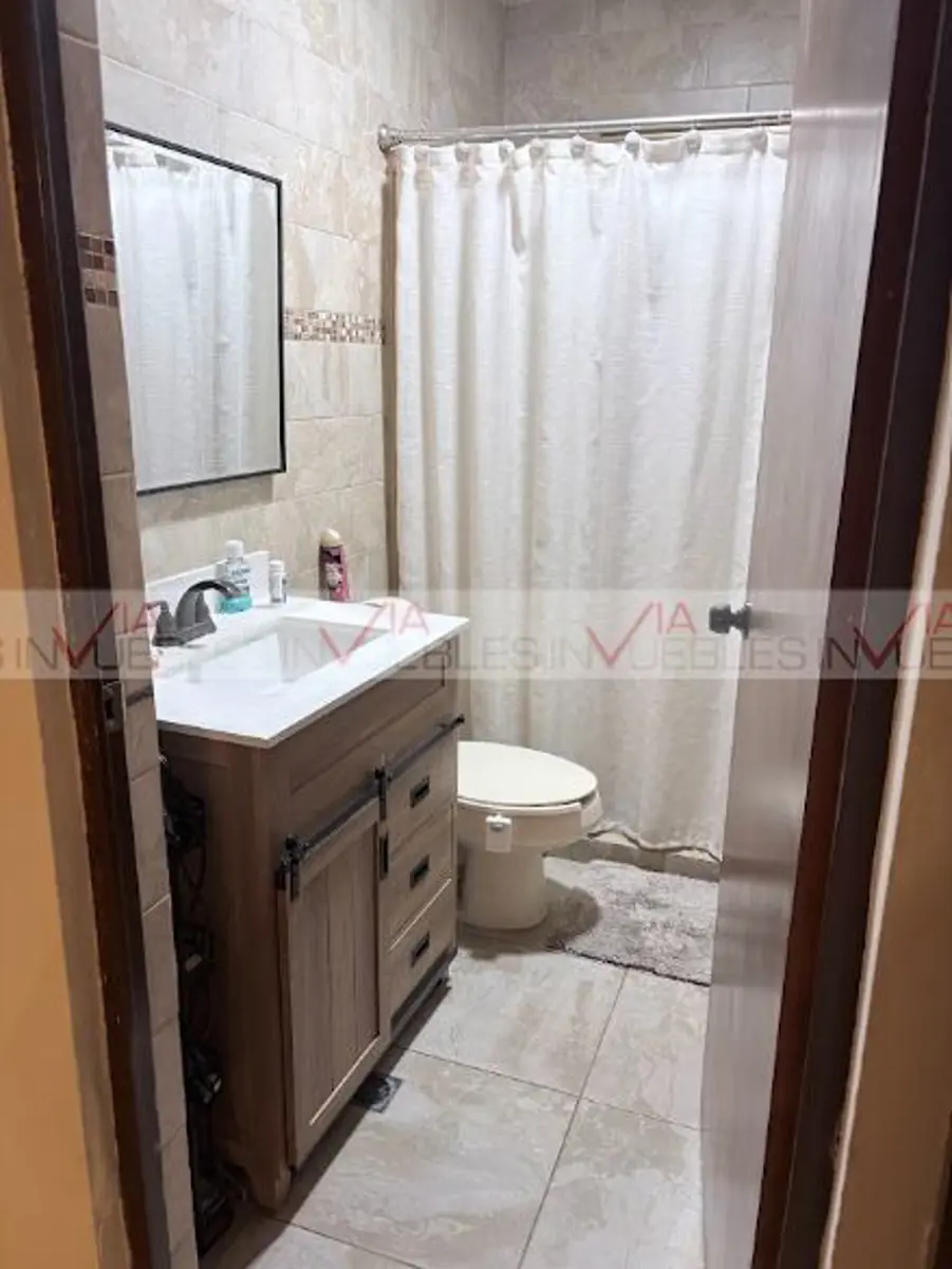 Edificio en venta en Mirador de la Silla, Guadalupe — foto 1 de 25
