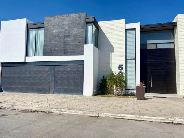 Se VENDE casa en Hacienda del Rosario