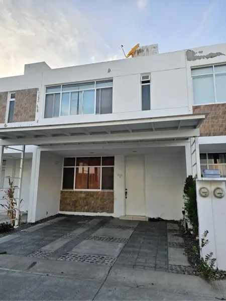 Casa en venta en coto privado con alberca en Manzanillo