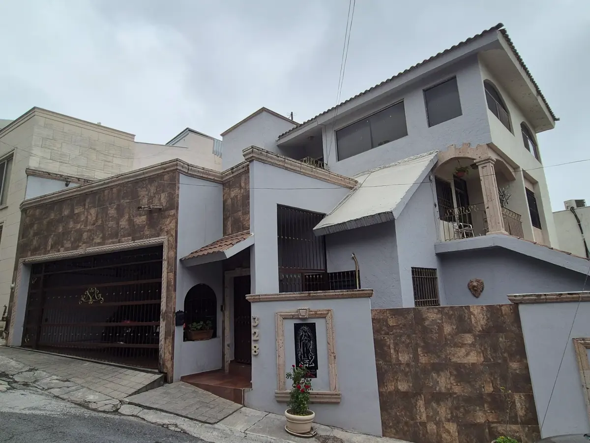 Casa en renta en Colonial La Sierra, San Pedro Garza García — foto 1 de 24