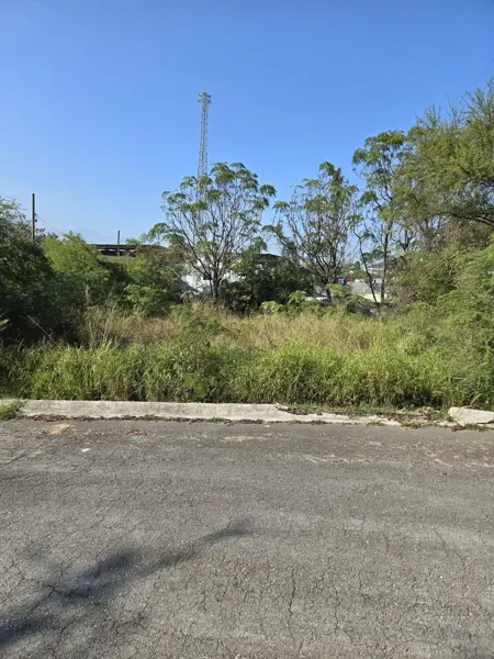 Terreno en venta en Bosques de las Lomas, Santiago — foto 3 de 4