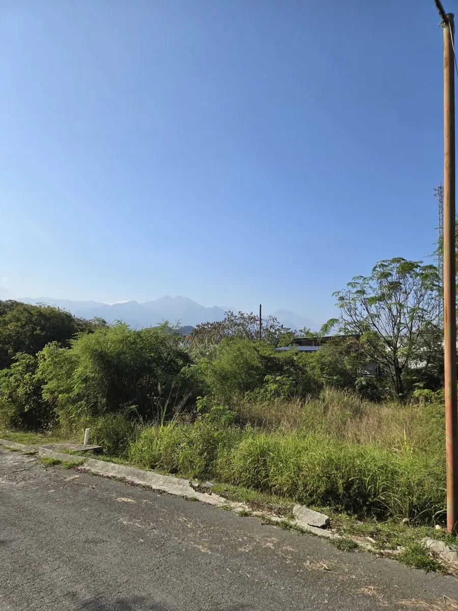 Terreno en venta en Bosques de las Lomas, Santiago — foto 1 de 4