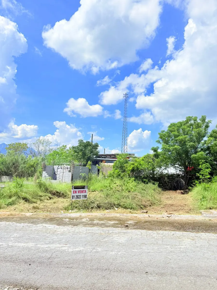 Terreno en venta en Bosques de las Lomas, Santiago — foto 1 de 5