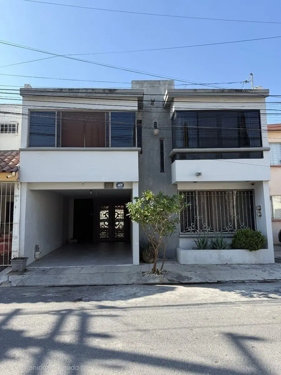 Casa en venta en Valle del Contry, Guadalupe — foto 1 de 35
