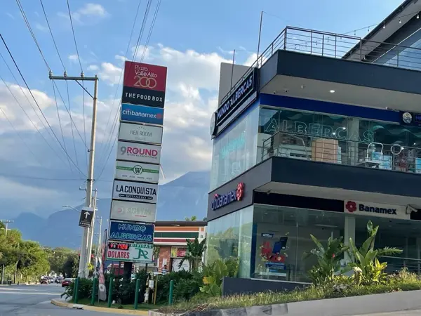 Local en renta en Lomas de Valle Alto, Monterrey — foto 2 de 10