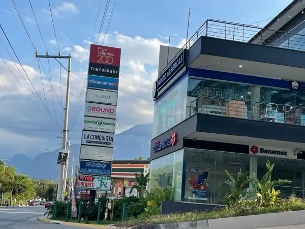 Local en renta en Lomas de Valle Alto, Monterrey — foto 2 de 10