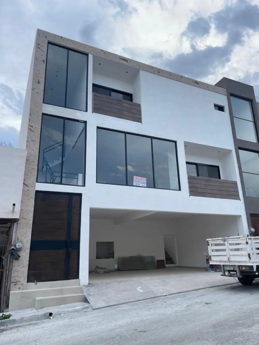 Casa en venta en Cumbres de Santiago, Santiago — foto 1 de 15