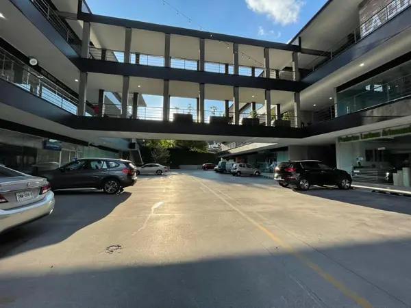 Local en renta en Lomas de Valle Alto, Monterrey — foto 3 de 10