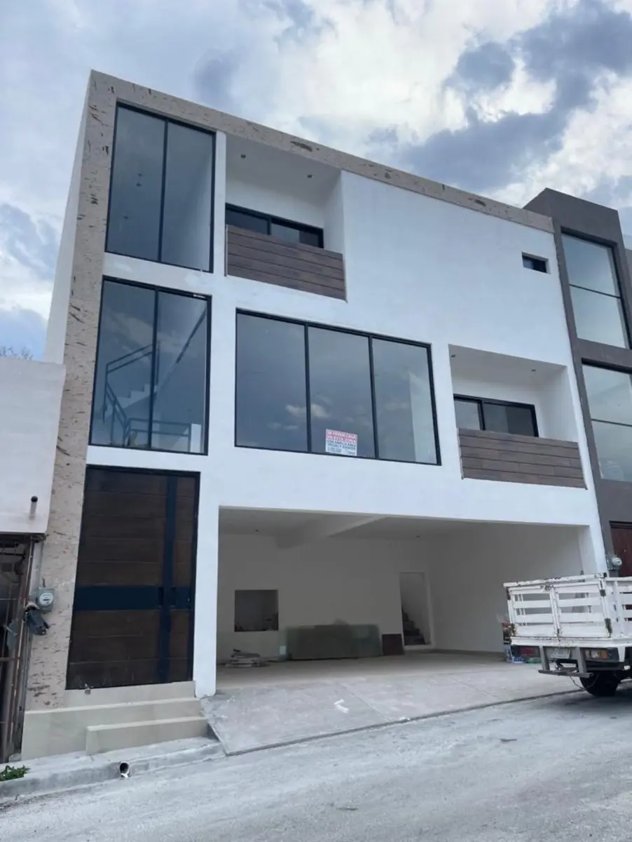 Casa en venta en Cumbres de Santiago, Santiago — foto 1 de 15