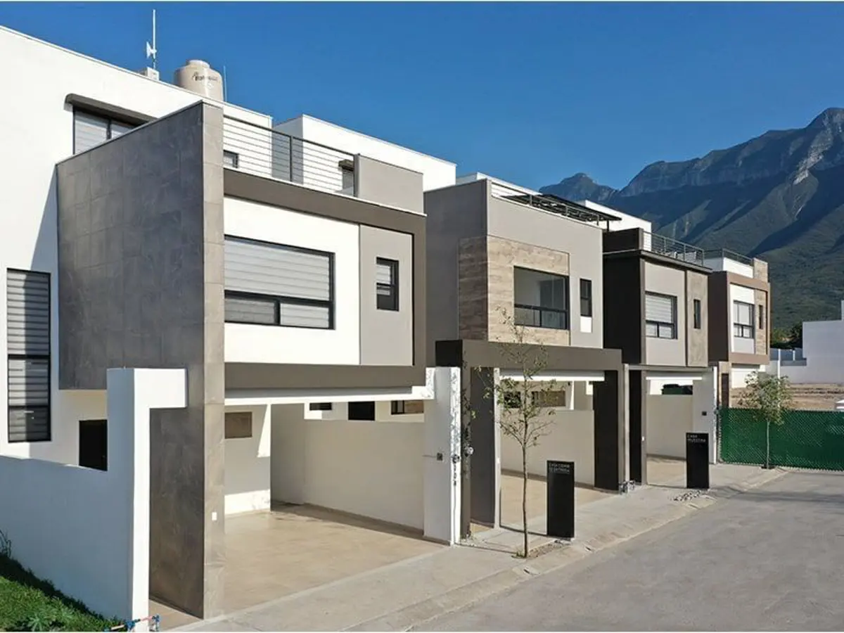 Casa en venta en Porto Cumbres, García — foto 1 de 17
