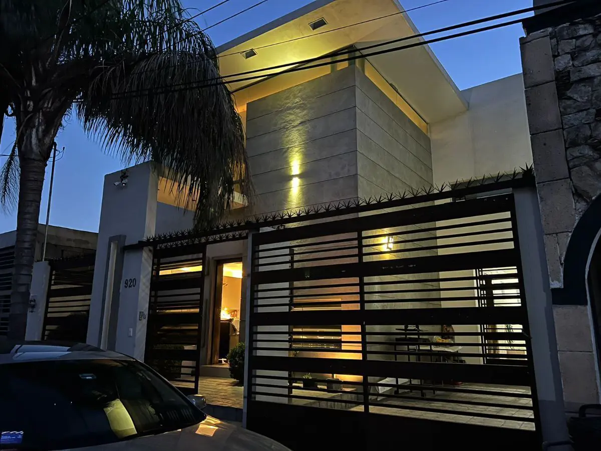 Casa en venta en Residencial la Española, Monterrey — foto 1 de 17