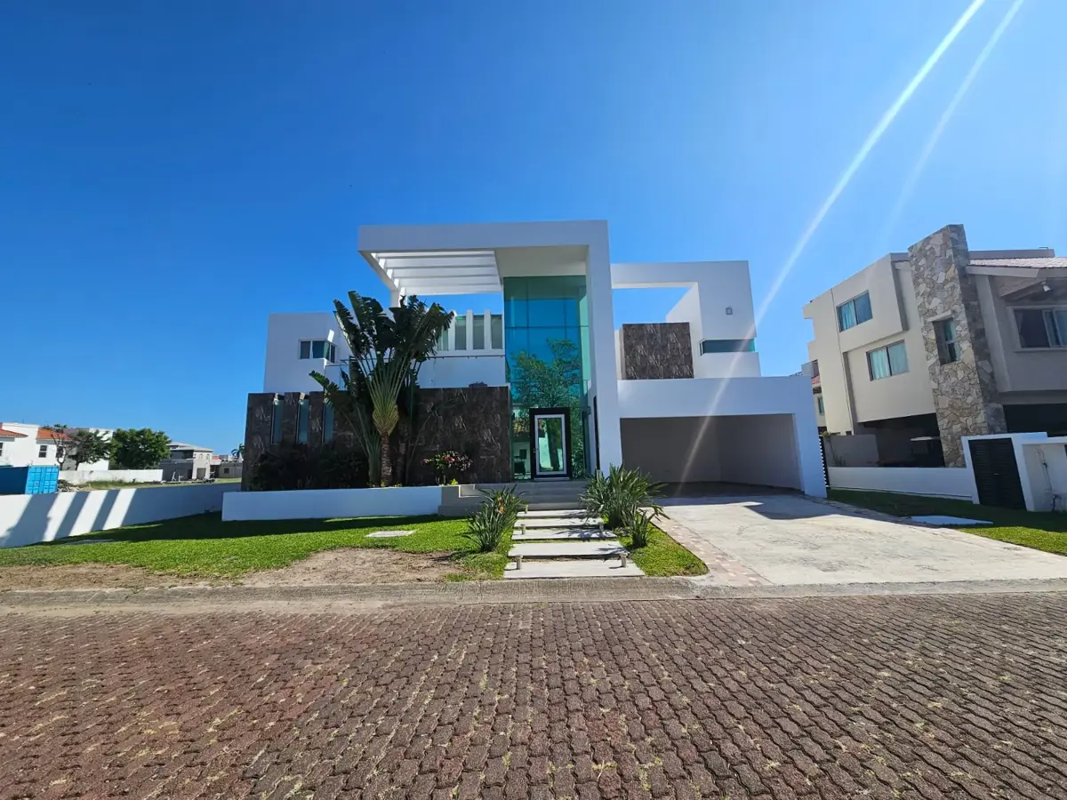 Casa en renta en Lagunas de Miralta, Altamira — foto 1 de 29