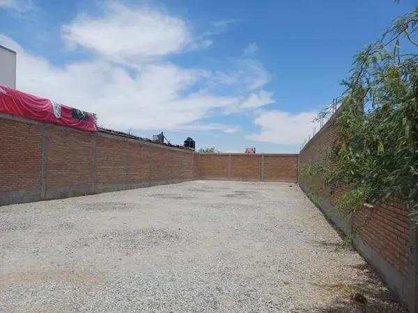 Excelente terreno comercial en Ampliación Senderos