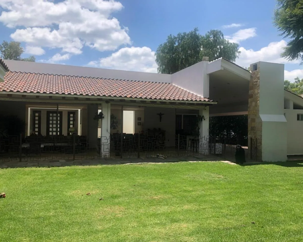 Casa en Loma Verde, León: Amplia Propiedad Residencial en Venta
