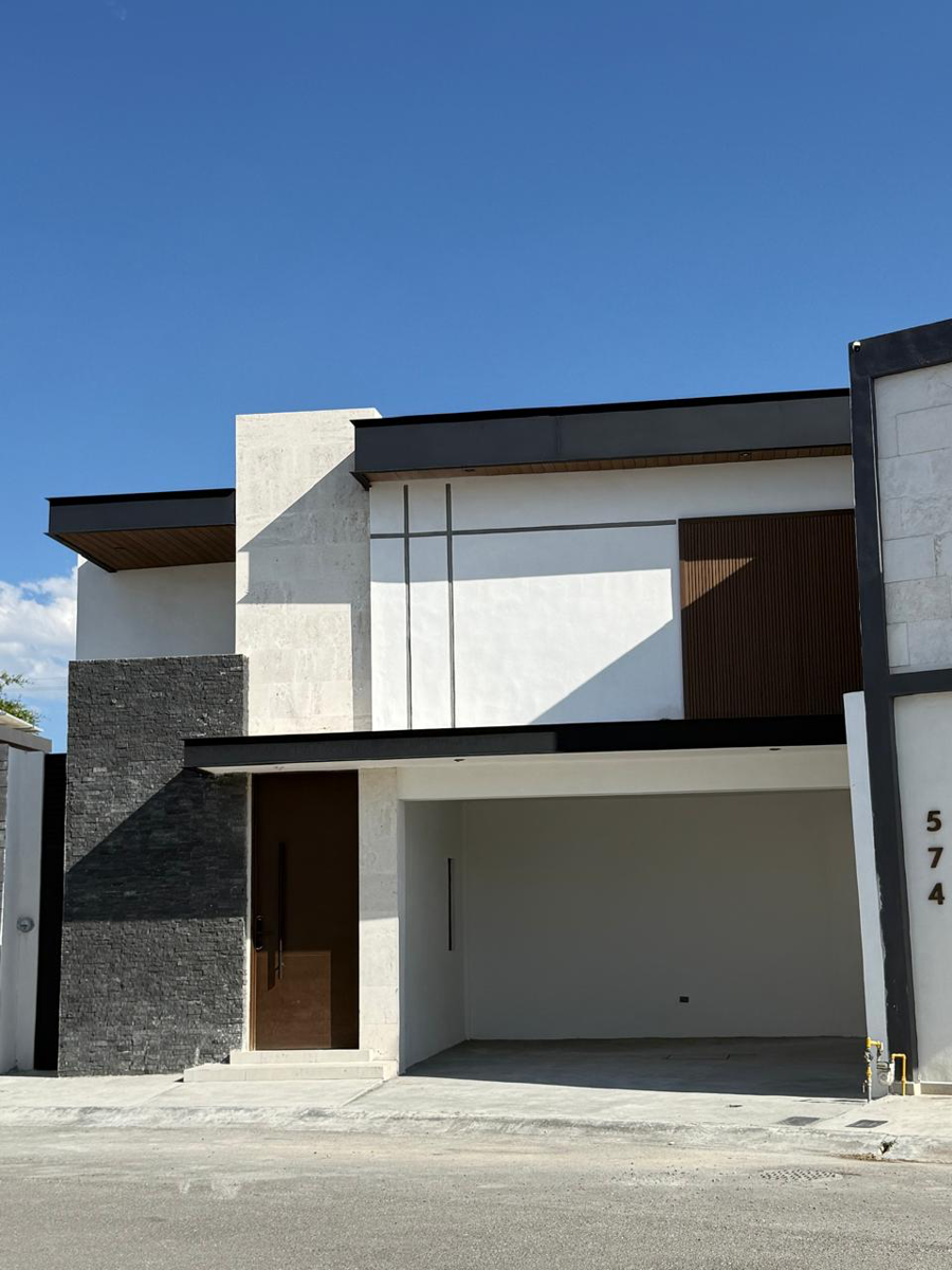 Casa en venta en Rincón de los Encinos, Saltillo — foto 1 de 17