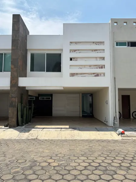 Renta casa. Fracc San Angel. Zona Angelópolis, IBERO