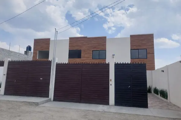 ¡CASA NUEVA EN VENTA! Excelente Ubicación Frente a Lares San Alfonso