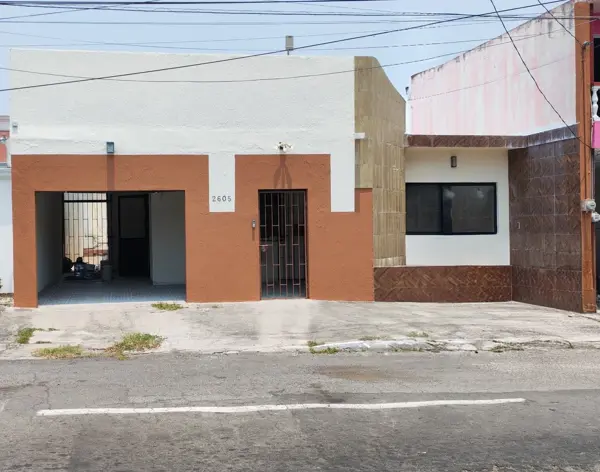 Casa en renta de 1 nivel en Fracc Reforma Veracruz, 3 recàmaras sobre Av principal
