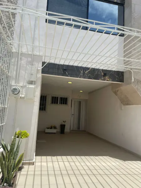 Casa con excelente ubicación para uso de Oficinas, Negocios como consultorios, spa, etc.