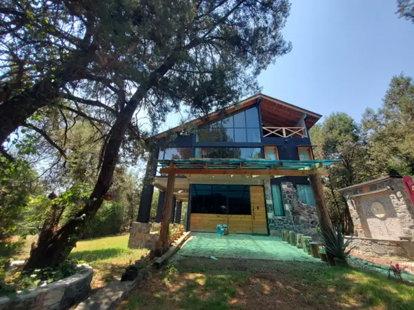 Casa en Venta en Huasca de Ocampo: Espacios Amplios y Servicios Preferenciales