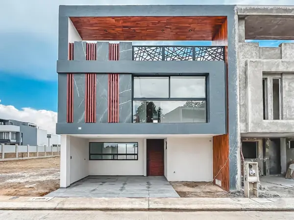 CASA EN VENTA FRENTE A ÁREA VERDE EN SOLARE RESIDENCIAL, CERCA DE RECTA A CHOLULA