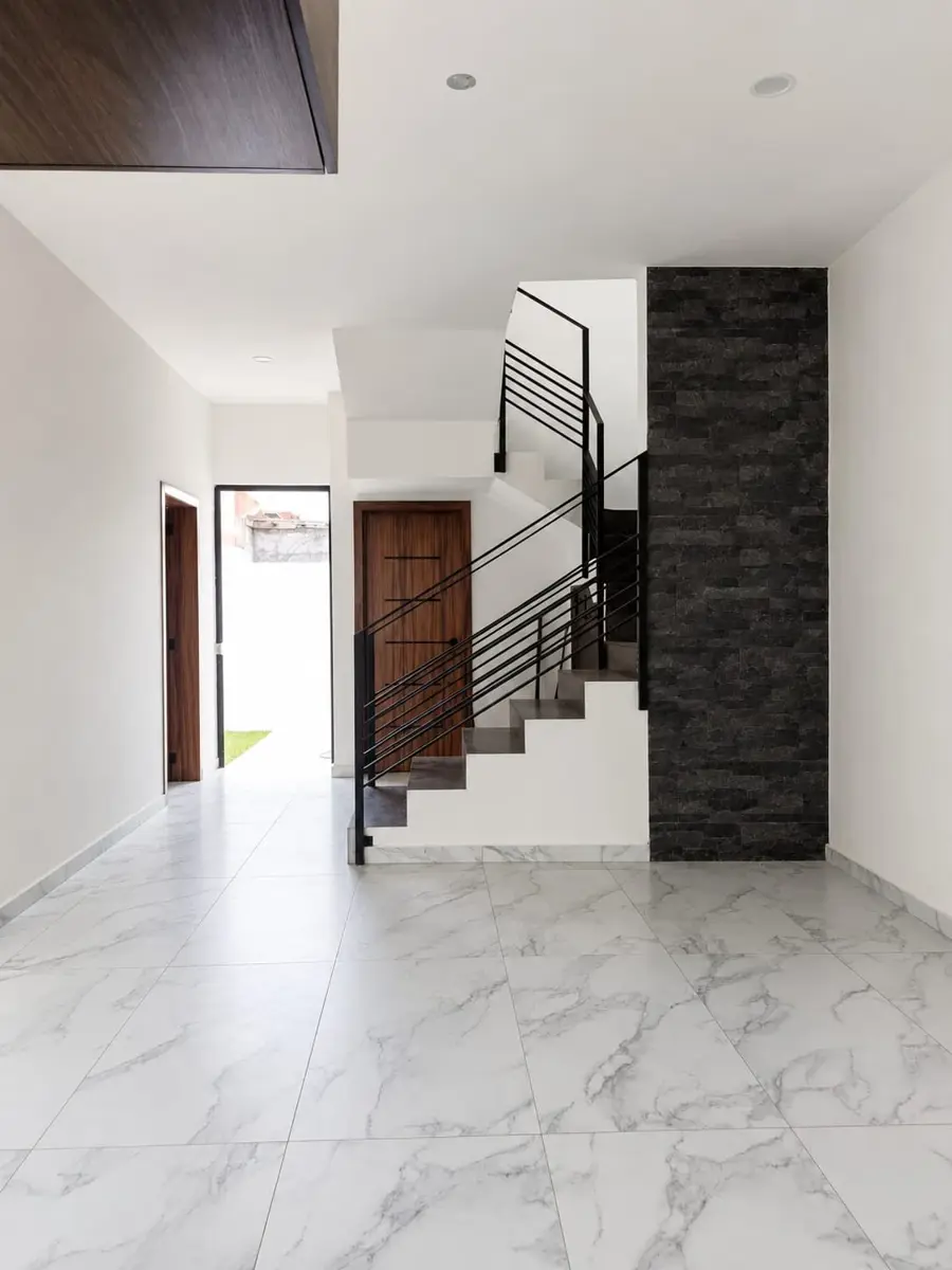 Vista 2 de Casa en Venta en Villa de Álvarez: Excelente Ubicación al Norte