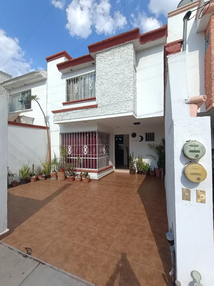 Casa en venta en Jardines de Oriente, León — foto 1 de 18