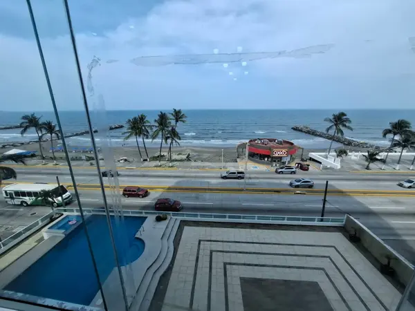 VENTA HERMOSO DEPARTAMENTO FRENTE AL MAR SEMILUJO.
