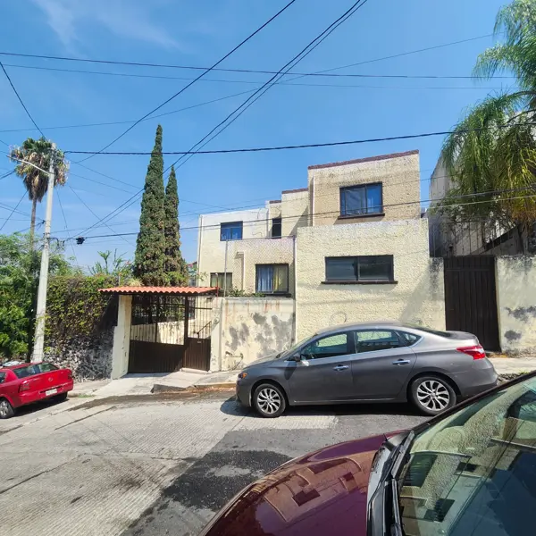 Casa sola en Venta en Loma Hermosa, Cuernavaca, Excelente Ubicación