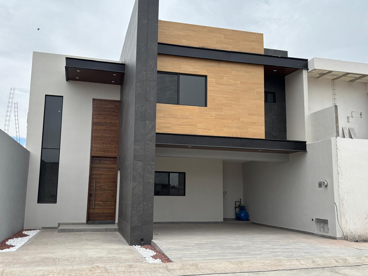 Casa en Venta en Los Viñedos, Torreón: Amplia y en Privada Casa en Venta en Los Viñedos, Torreón: Amplia y en Privada