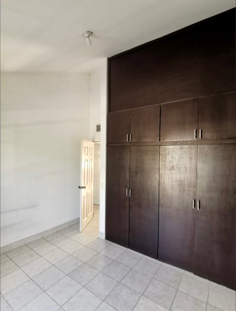 Vista 4 de Casa de 2 pisos, cochera techada, ya incluye mantenimiento