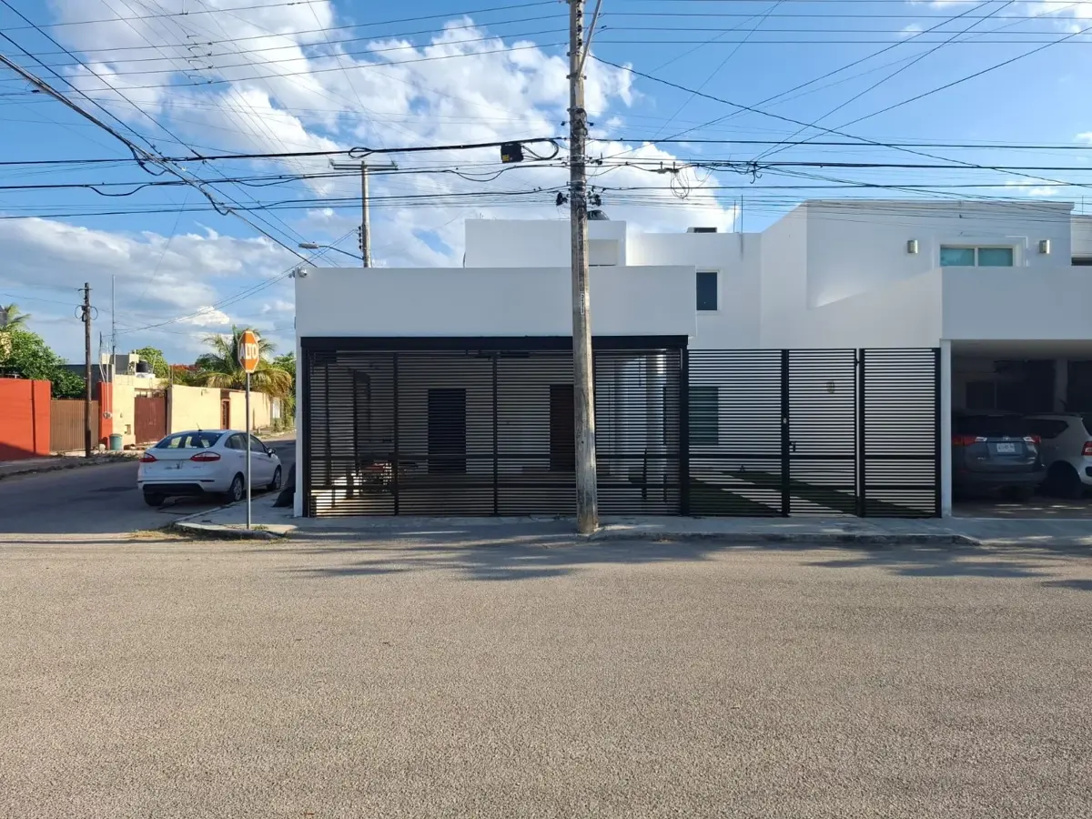 Casa en venta en San Antonio Cinta, Mérida — foto 1 de 34